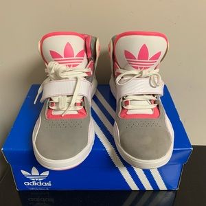 Adidas Roundhouse Mid J:  Grey/Coral/White:  Size 6Y:  EUC